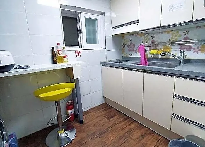 Gangnamprivateroom&bath Subway2minplasticrecovery 3*
